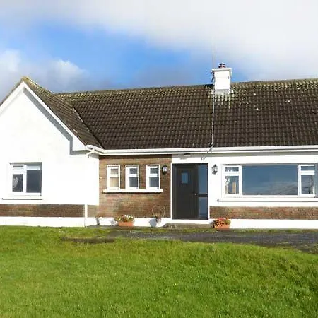 בית נופש Jimmy's Cottage, Achill