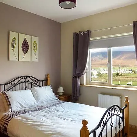 בית נופש Jimmy's Cottage, Achill